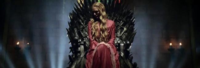 Cersei auf dem Eisernen Thron