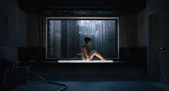 Szenenbild aus Ghost in the Shell: Major (Scarlett Johansson)