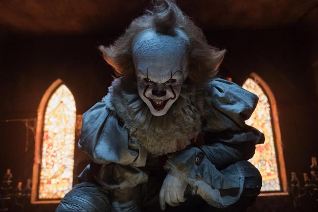 Bill Skarsgard als Pennywise in Stephen Kings Es