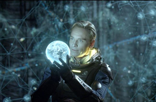 Michael Fassbender in Prometheus - Dunkle Zeichen