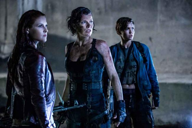 Alice kämpft mit ihren Verbündeten gegen das Böse (Ali Larter, Milla Jovovich und Ruby Rose)