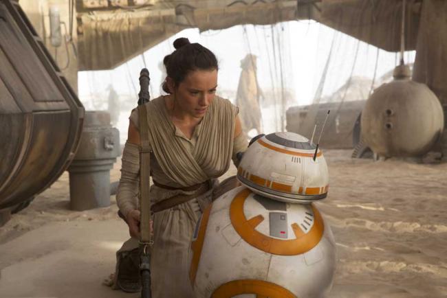 Rey (Daisy Ridley) & BB-8