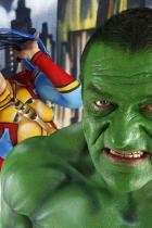 Geek Art: Das Bodypainting-Projekt bringt Marvel &amp; DC zusammen