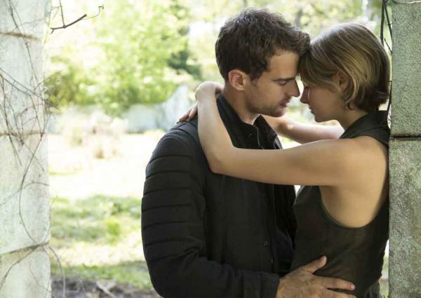 Four (Theo James) und Tris (Shailene Woodley) 