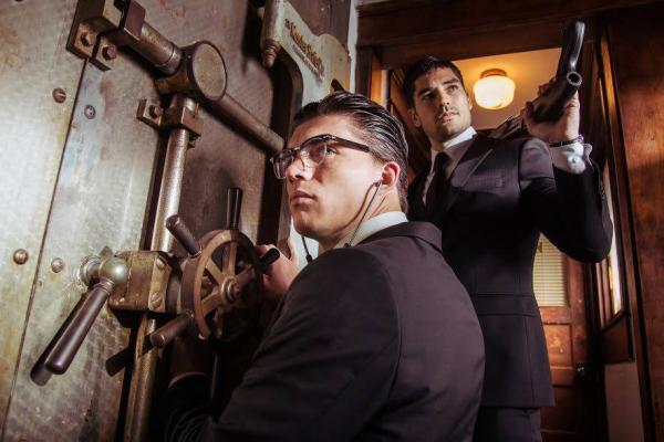 TV-Serie zu From Dusk Till Dawn: H. J. Cotrona und Zane Holtz sind Seth und Rich Gecko.