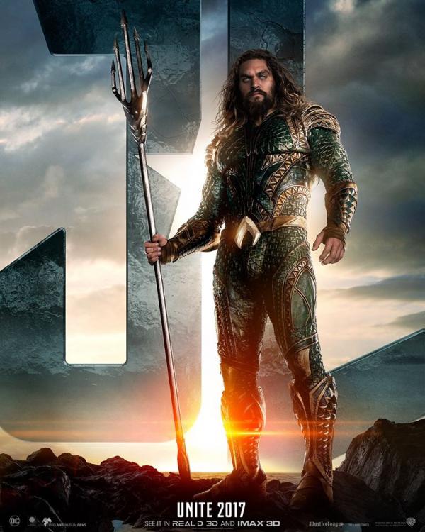 Jason Momoa als Aquaman auf dem Filmposter zu Justice League